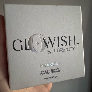 🆕 HUDA BEAUTY Glowish Lightweight Blurring Pressed Powder 05 Medium 10gr BNIB